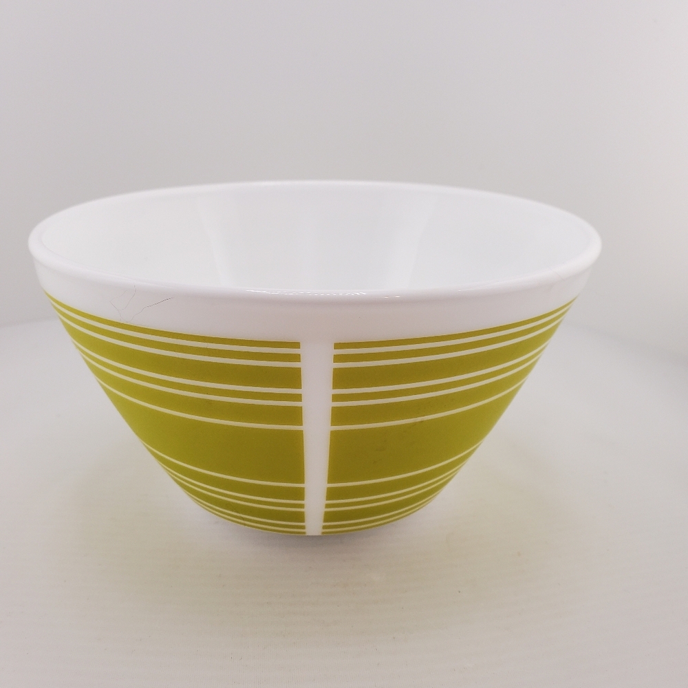 Vintage Charm Pyrex Striped Bowl - Picture 2 of 6